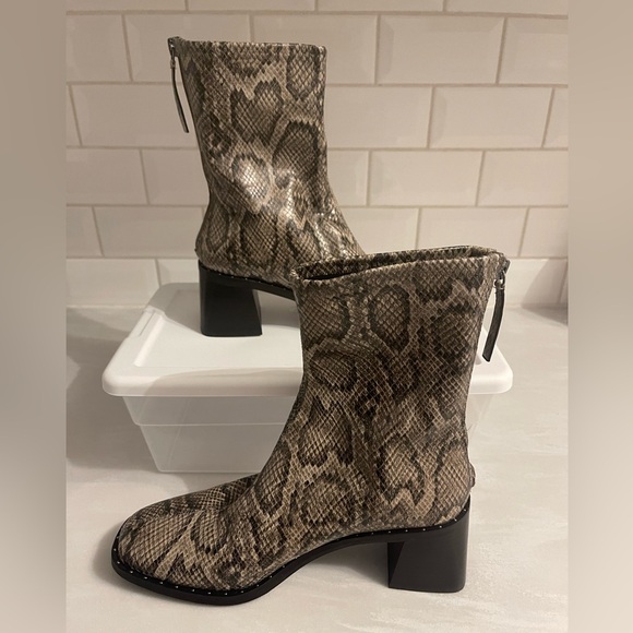 **NEW** Open Edit Giah Bootie in Snakeskin Size 8 - Picture 1 of 5